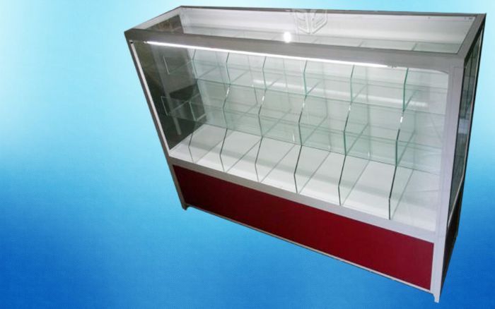 VITRINA CON DIVICSONES DE CRISTAL PARA GRANEL.