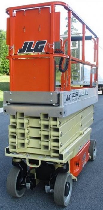 Renta Plataforma de tijera JLG 2630ES 10mts altura de trabajo