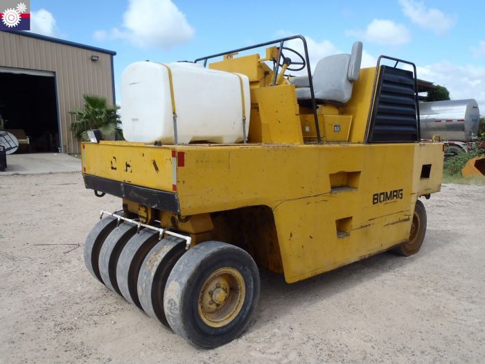GM105509 COMPACTADORA NEWMATICOS BOMAG BW12R 
