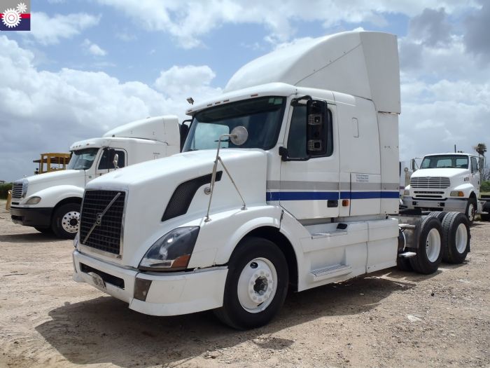 TRACTOCION VOLVO VNL64T 2006