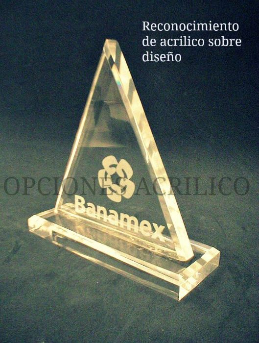 Reconocimiento de acrílico sobre diseño