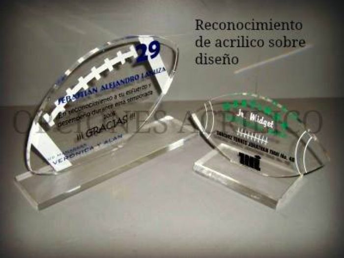 Reconocimiento de acrílico sobre diseño