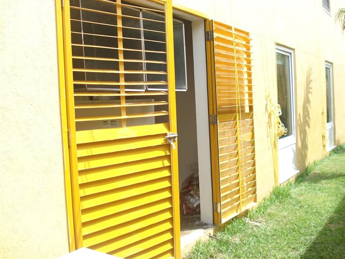 PUERTAS LOUVER CON VENTILACION