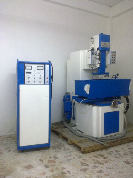 Maquina Electro-erocionadora de 75 Amperes