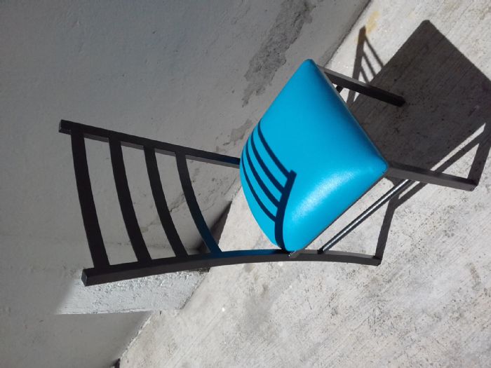 SILLAS DE METAL FABRICADAS Y PINTADAS CON ACABADOS ELECTROSTATICO.