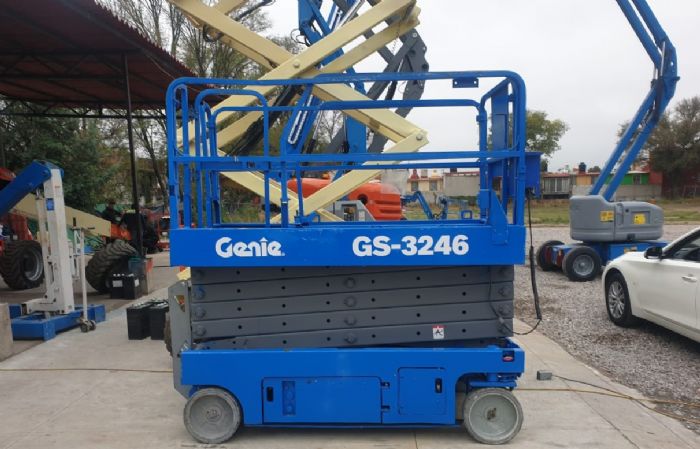 Renta Plataforma de tijera Genie GS3246 12mts altura de trabajo