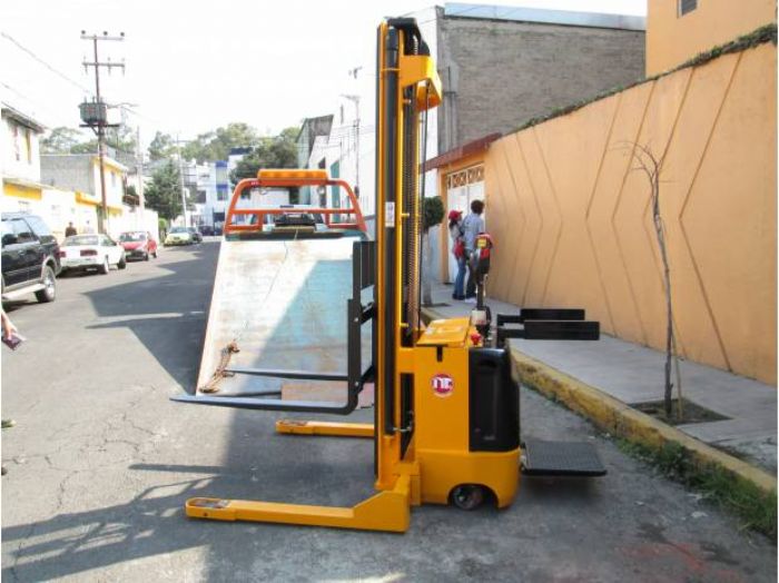 APILADORES SEMIELECTRICOS Y APILADORES ELECTRICOS