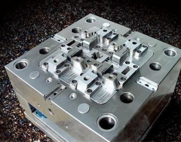 DISEÑO Y FABRICACION DE MOLDES 