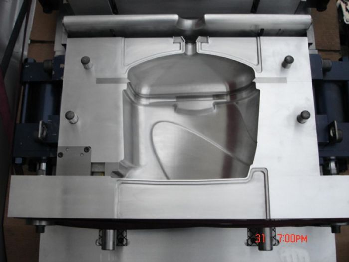 DISEÑO Y FABRICACION DE MOLDES DE SOPLADO DE PLASTICO