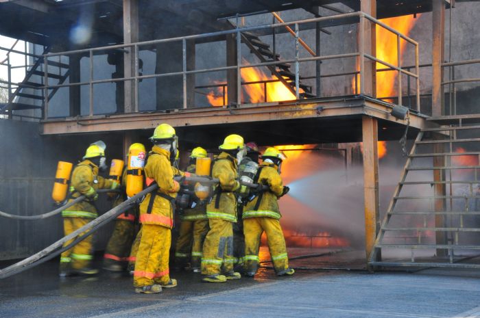 Curso Combate de Incendios en campo de prácticas
