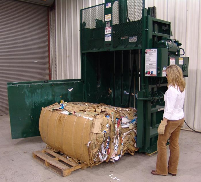 PRENSAS PARA HACER PACAS DE MATERIALES RECICLABLES