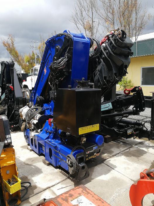 Grúa articulada usada hidráulica marca Amco Veba 22 toneladas de capacidad.