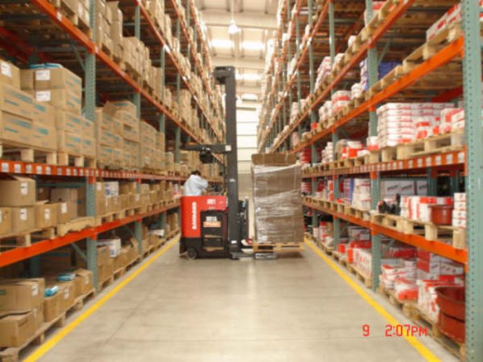 SERVICIO DE DISTRIBUCION DE MONTACARGAS RAYMOND CONDUCTO MONTACARGAS TORRES