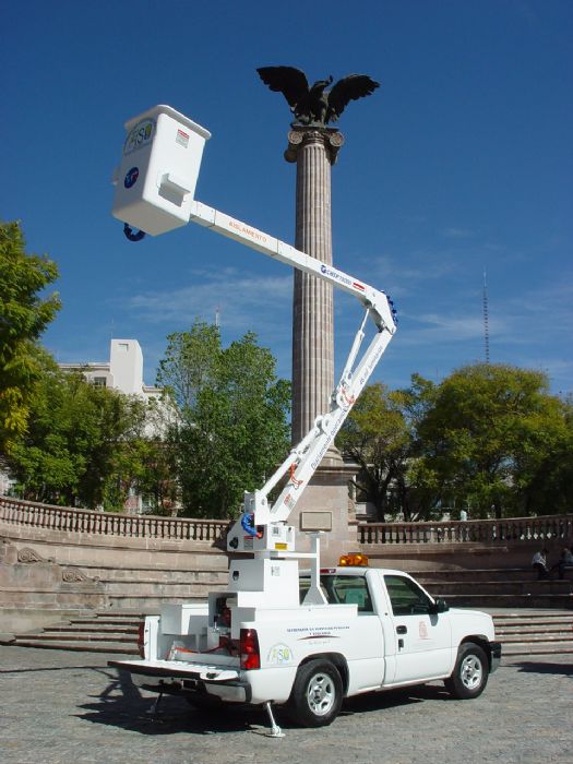 GRUA ARTICULADA AISLAMIENTO