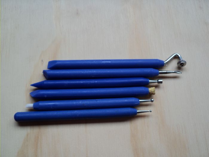 ESTUCHE BASICO DE REPUJADO 2