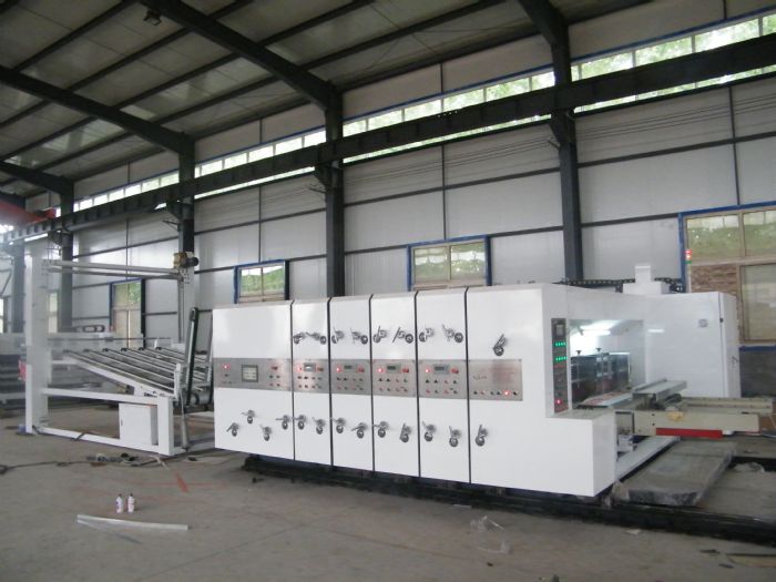 Impresora 3 tintas Flexo para cajas corrugadas.