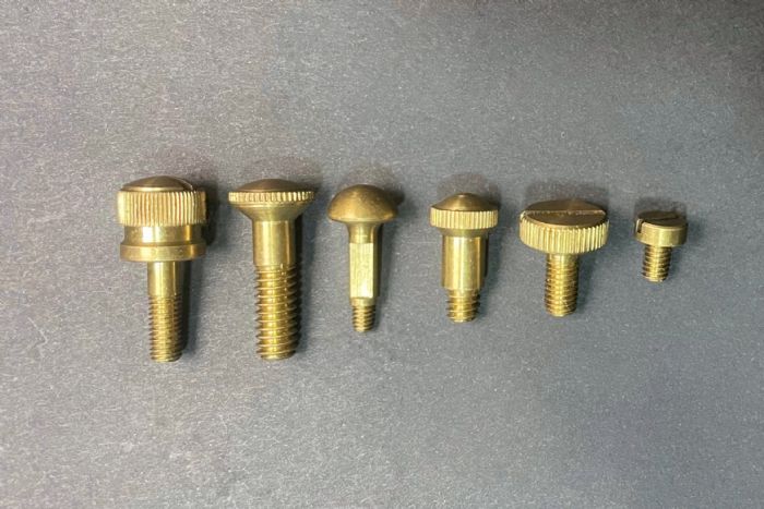 Tornillos especiales en latón