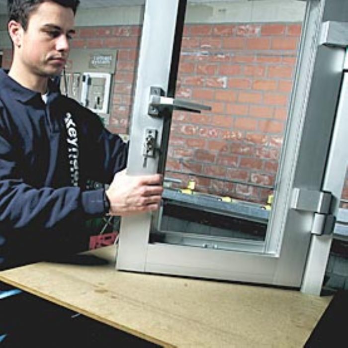 MANTENIMIENTO A COMPRESORES Y SECADORES  DE AIRE