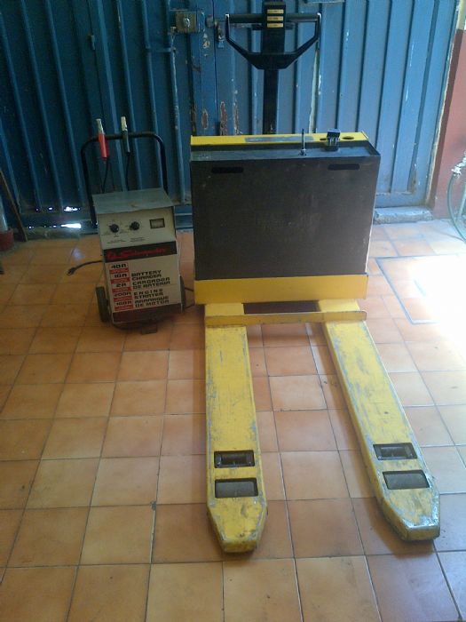PATIN HIDRULICO YALE ELECTRICO