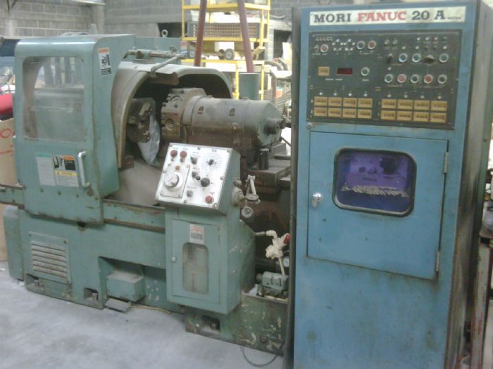 Torno CNC de produccion de 8 herramientas