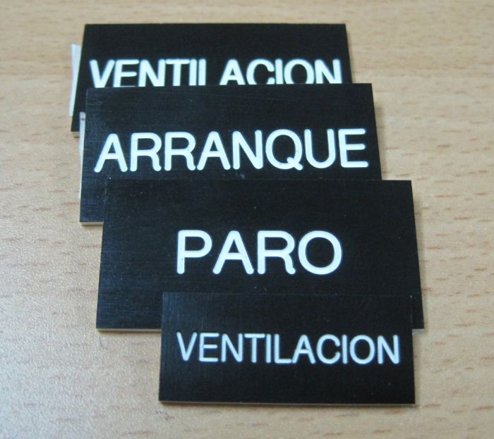 Placa de Identificación, Grabada en Plástico