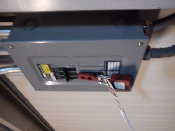 SEGURIDAD CON LA ELECTRICIIDAD