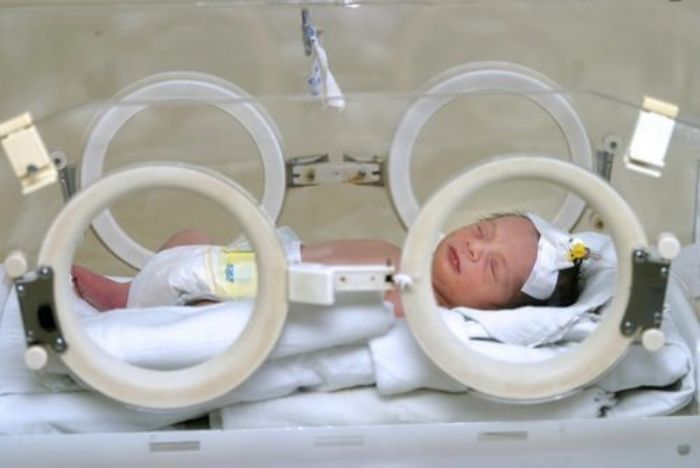 INCUBADORA PARA BEBE