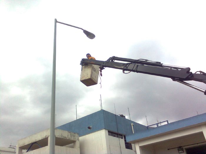 Gruas con Canastilla para alumbrado publico