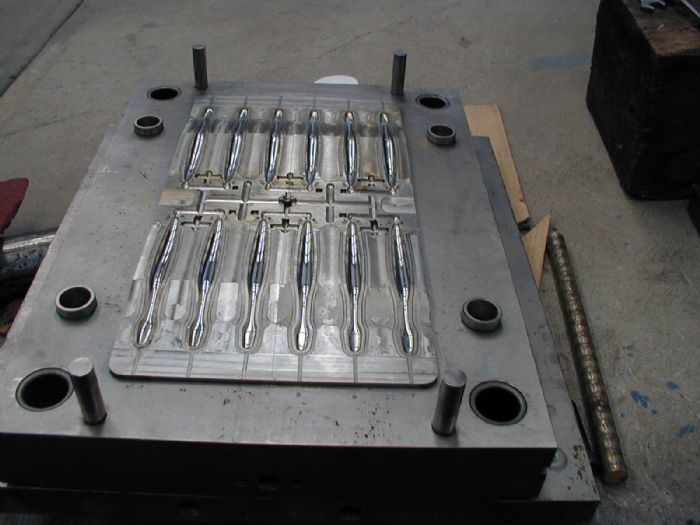 DISEÑO Y FABRICACION DE MOLDES