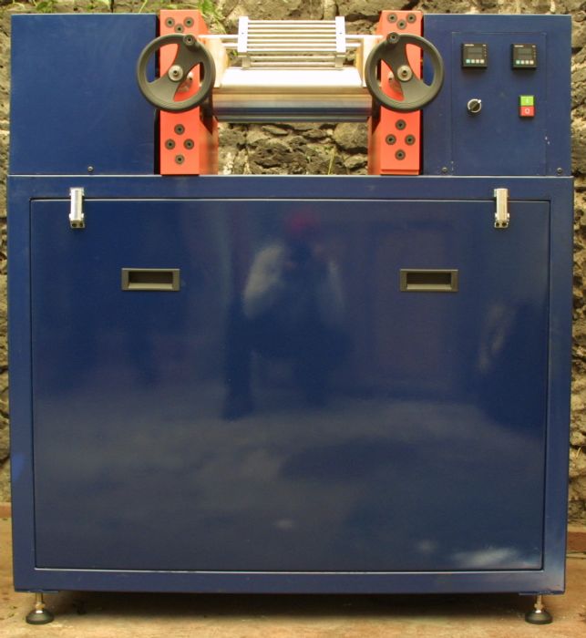 LAMINADORA DE RODILLOS CALIENTES