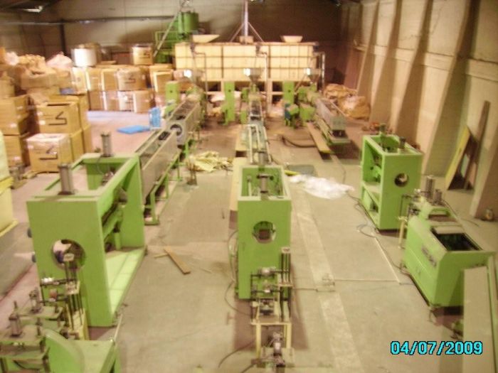 Vendo 3 lineas completas de produccion de tubos PVC para marco de puertas