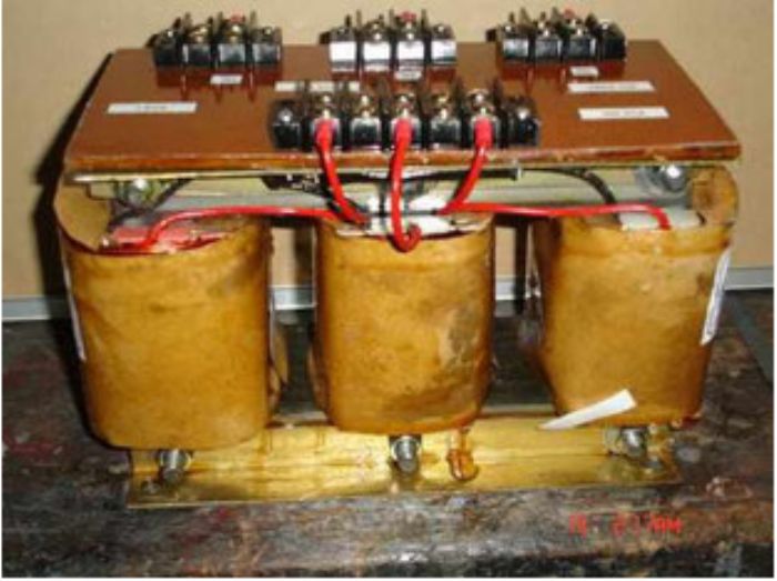 TRANSFORMADOR DE VOLTAJE DE SALIDA DE 127 VOLTS