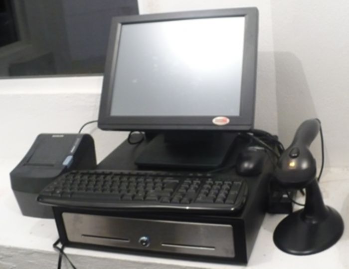 Equipo de computo para estacionamiento