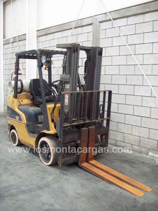 Montacargas Caterpillar de 6000 lbs en Gas LP