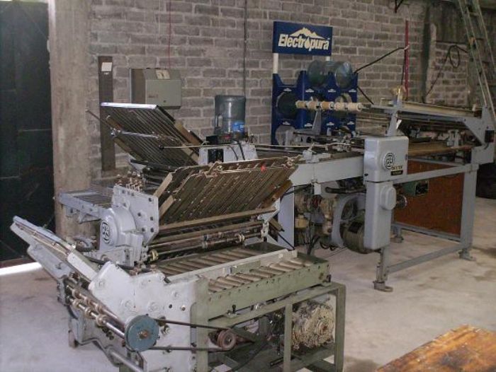 SE VENDE DOBLADORA Y MAS