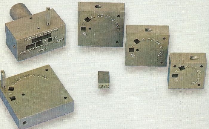 Sujetadores Porta-Caracteres con Letrero FIjo