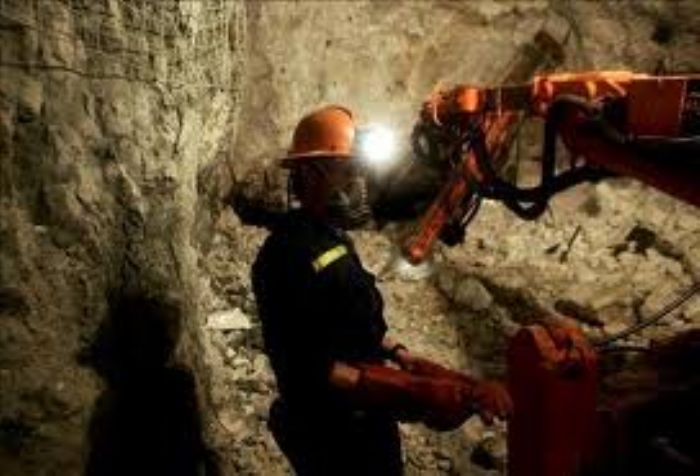 SERVICIO Y MANTENIMIENTO DE EQUIPO MINERO