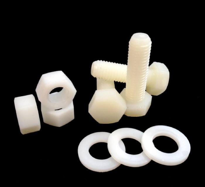 Tornillos de plástico