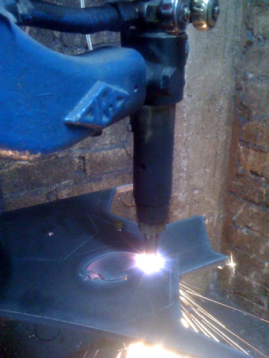 CORTE  DE PLACA DE 1/4 HASTA 4 PULGADAS ASI COMO FIGURAS CORTADAS EN PLACA CON PANTOGRAFOS  DE OXICORTE