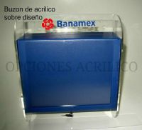 Buzón de acrílico sobre diseño