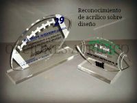 Reconocimiento de acrílico sobre diseño