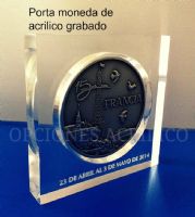 Porta moneda de acrílico grabada
