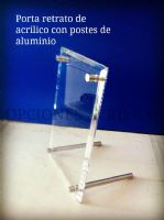 Porta retrato de acrílico con postes de aluminio