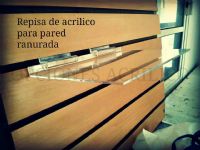 Repisa de acrílico para pared ranurado