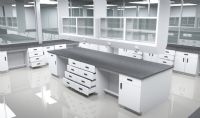 Mesa isla para laboratorios de control de calidad con repisa de servicios y almacenaje suspendid