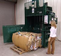 PRENSAS PARA HACER PACAS DE MATERIALES RECICLABLES