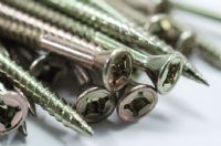 Tornillos de clavo