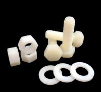 Tornillos de plástico